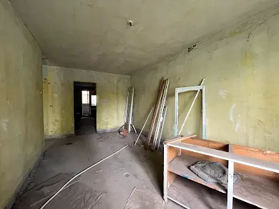 комерційна за адресою Міру, 21