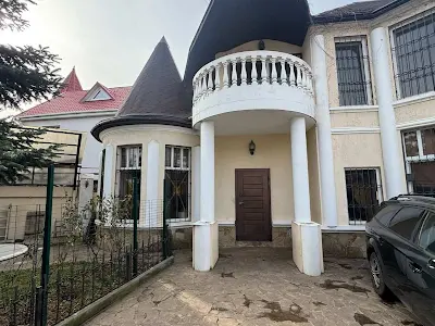 будинок за адресою Дачна вул.