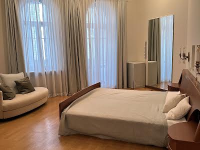 квартира за адресою Малопідвальна вул., 12/10