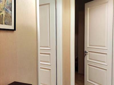 квартира за адресою Коновальця Є., 75