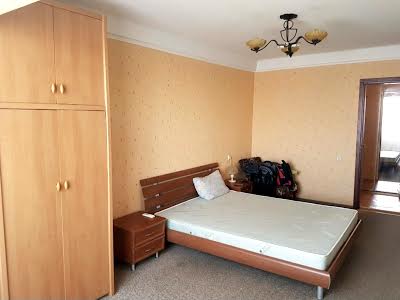 квартира за адресою Ольжича вул., 18