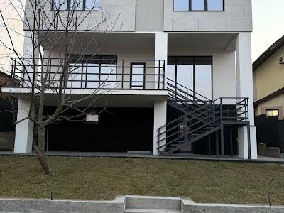 будинок за адресою Листопадна вул.