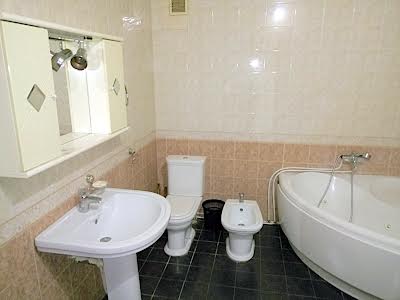 комерційна за адресою Грецька вул., 25
