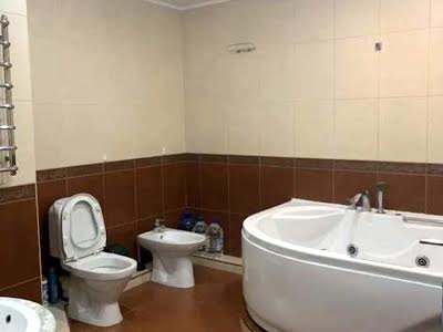 квартира за адресою Анни Ахматової вул., 43
