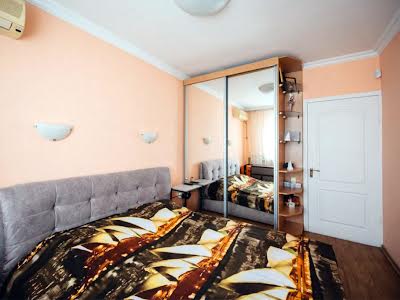 квартира за адресою Скворцова, 2