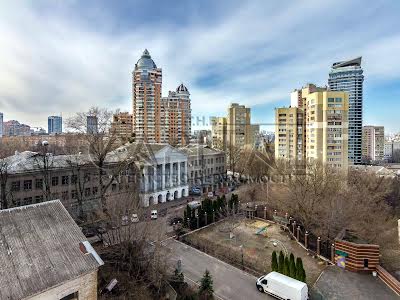квартира за адресою Панаса Мирного вул., 28-А