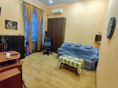 квартира за адресою Євгена Чикаленка вул. (Пушкінська), 43