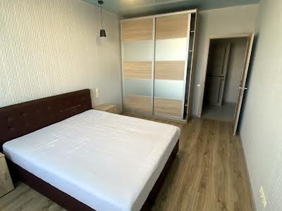 квартира по адресу Ревуцкого ул., 40-В