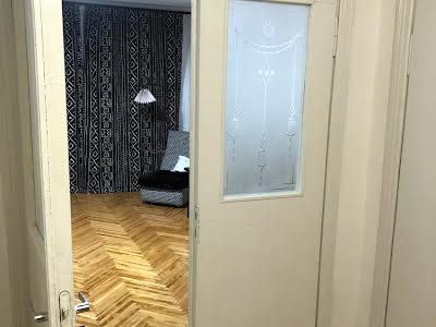 квартира по адресу Листопадная ул., 1
