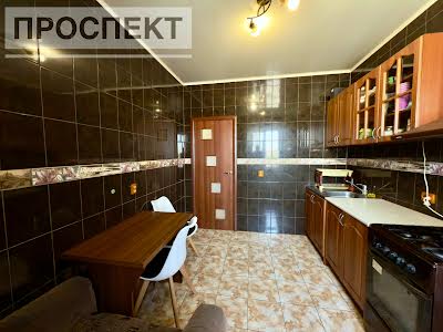 квартира за адресою Воскресенська вул., 13-Б