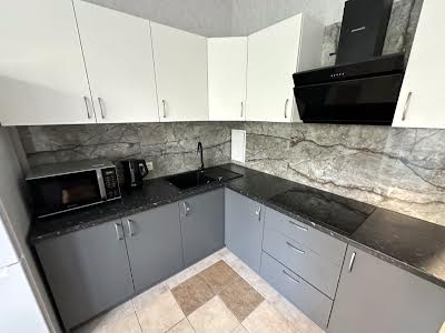 квартира за адресою Відродження, 3б