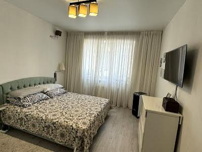 квартира по адресу Українська ул., 83б