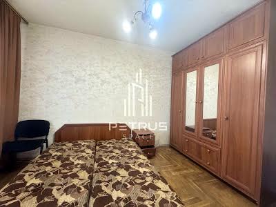 квартира за адресою Анни Ахматової вул., 16-Б