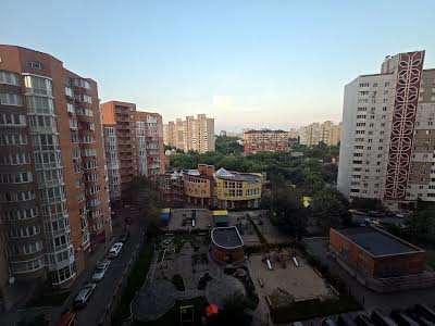 квартира за адресою Осіння вул., 33