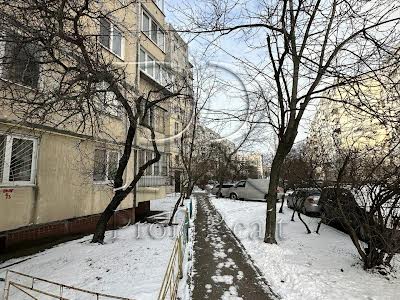 квартира за адресою Приозерна вул., 12А