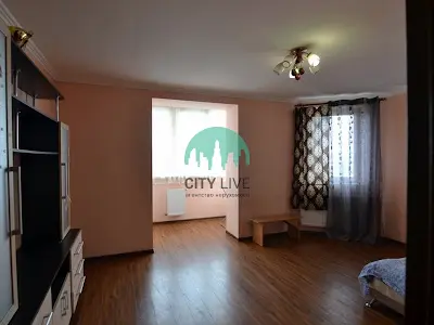 квартира за адресою Хотинська вул., 12