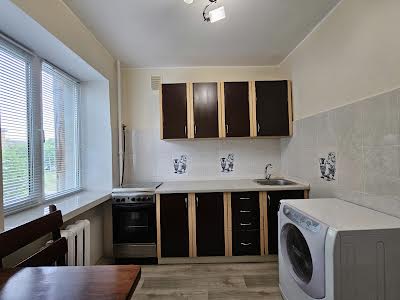 квартира по адресу Строителей ул., 8