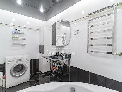 квартира за адресою Академіка Булаховського вул., 5а