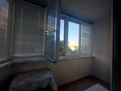 квартира по адресу Ревуцкого ул., 8