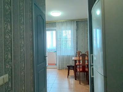 квартира за адресою Автозаводська вул., 81