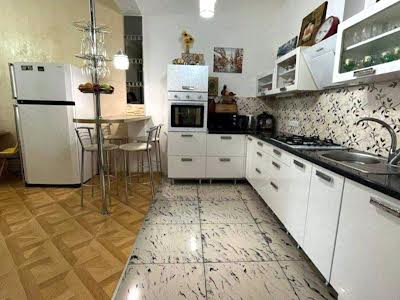 квартира по адресу Канатная ул., 102