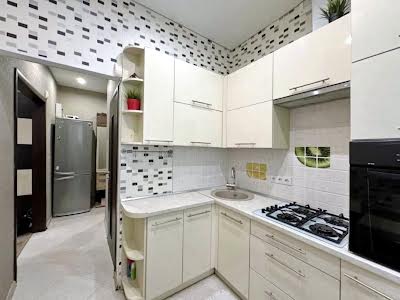квартира за адресою Краснова вул., 3