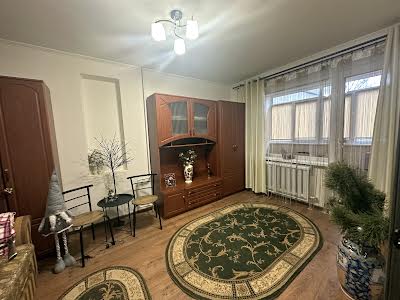 квартира за адресою Комарова вул., 32