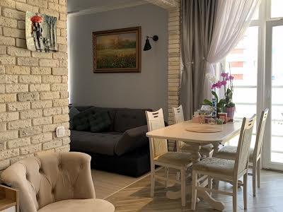 квартира за адресою Сім'ї Кульженків вул. (Петра Дегтяренка), 31а