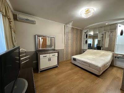 квартира за адресою Срібнокільська вул., 8
