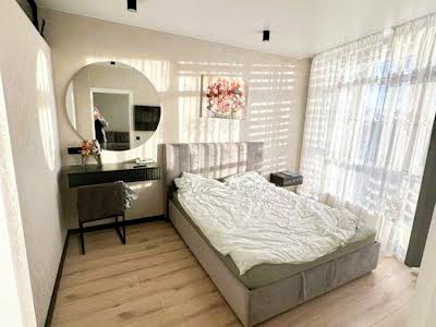 квартира за адресою Райдужна вул., 56