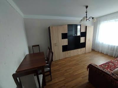 квартира за адресою Раїси Окіпної вул., 9