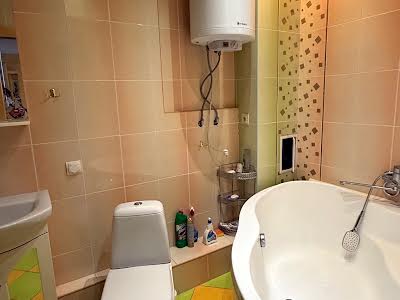квартира за адресою Василя Симоненка вул., 4