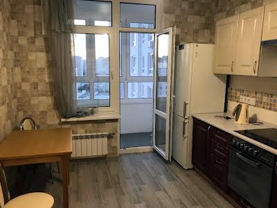 квартира за адресою Драгоманова вул., 10