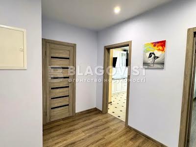 квартира за адресою Ревуцького вул., 40г