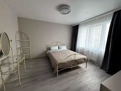 квартира за адресою Літературна вул., 10