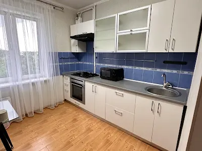 квартира за адресою Макарова, 6