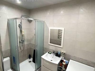 квартира за адресою Леоніда Каденюка вул., 18