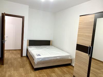 квартира за адресою Ревуцького вул., 40г