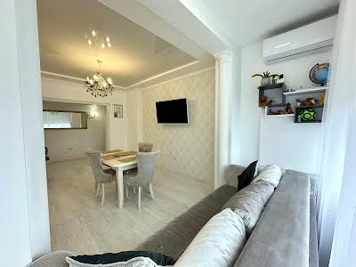 квартира за адресою сніжна, 52а