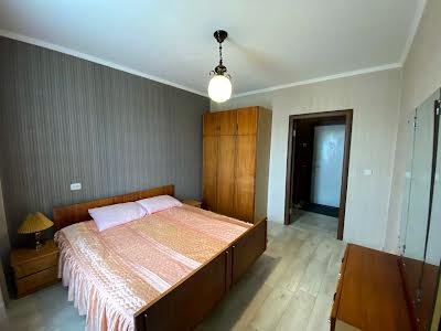 квартира за адресою Макарова, 6