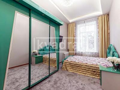 квартира за адресою Межигірська вул., 32А