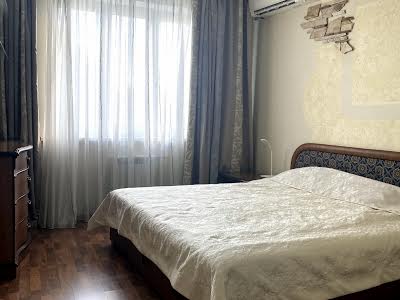квартира за адресою Дніпровська набережна вул., 19
