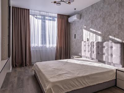 квартира по адресу Олександра Олеся ул., 2б
