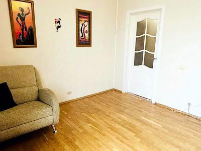 квартира за адресою Ревуцького вул., 42-Б