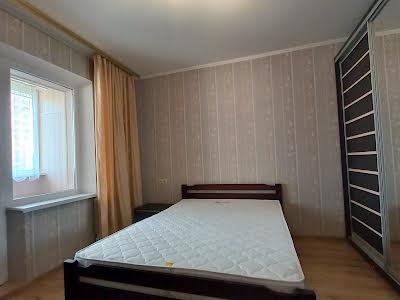 квартира за адресою Автозаводська вул., 81