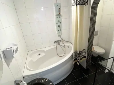 квартира за адресою Анни Ахматової вул., 28