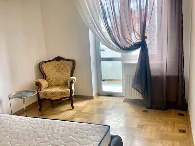 квартира по адресу Жасминовая ул., 5б