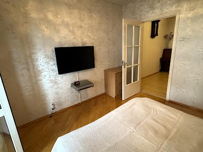 квартира за адресою Анни Ахматової вул., 6