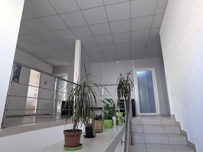 коммерческая по адресу Тринітарська, 11