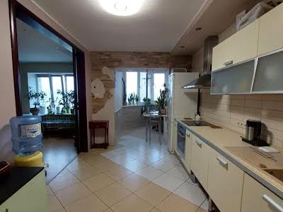 квартира за адресою Анни Ахматової вул., 31